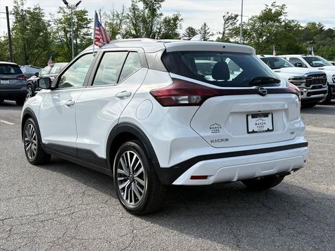 Used 2022 Nissan Kicks SV FWD image 6