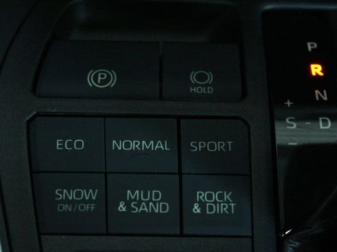 Used 2020 Toyota RAV4 XLE AWD/4WD image 27