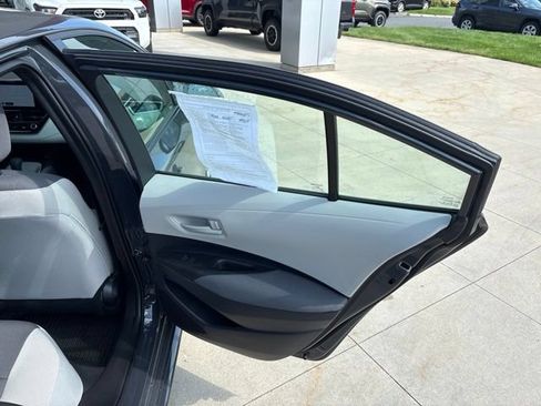 Used 2025 Toyota Corolla LE FWD image 30