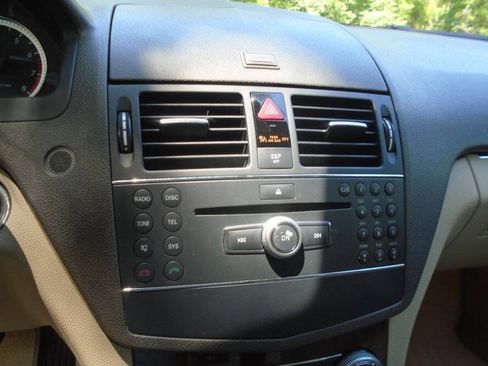 Used 2009 Mercedes-Benz C 300 Sedan image 13