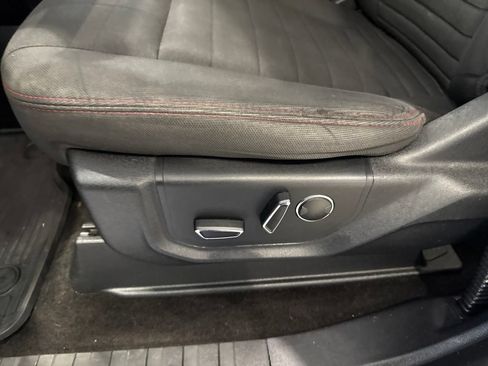 Used 2018 Ford F150 XLT w/ Equipment Group 302A Luxury AWD/4WD image 23