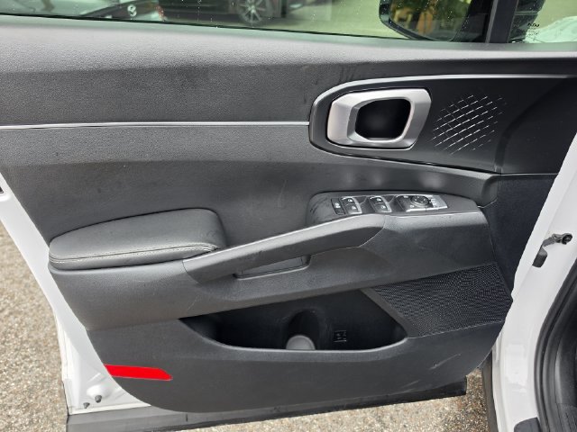 Used 2022 Kia Sorento S FWD image 17