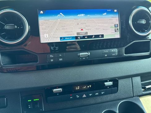 Used 2021 Mercedes-Benz Sprinter 2500 w/ Windows All Around Package image 39