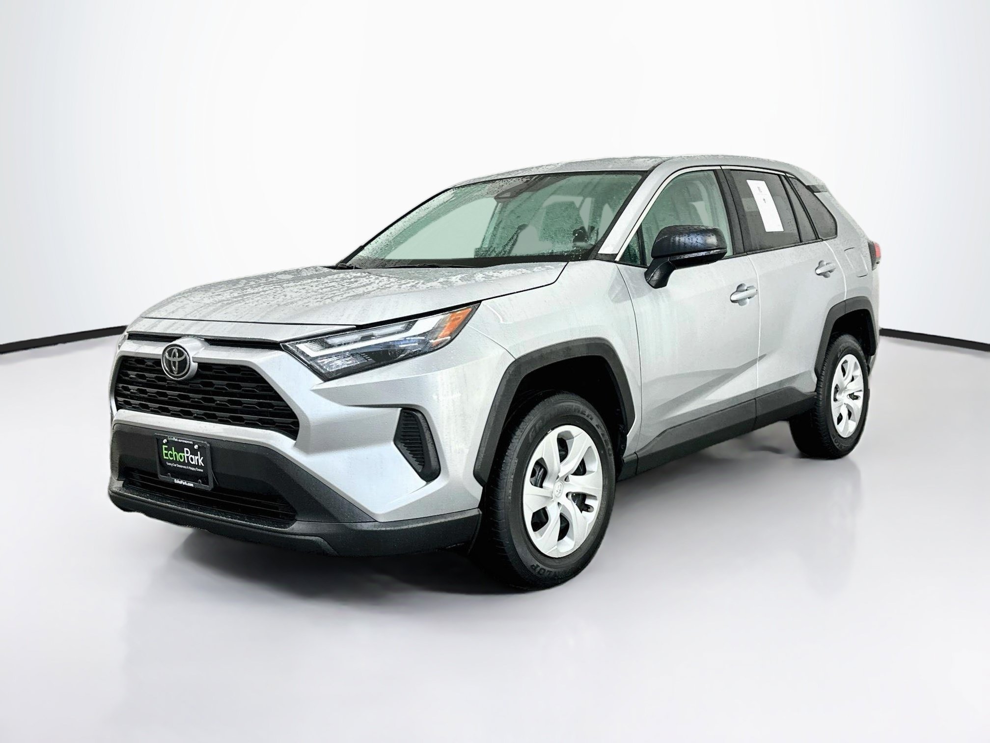 Used 2025 Toyota RAV4 LE AWD/4WD image 3