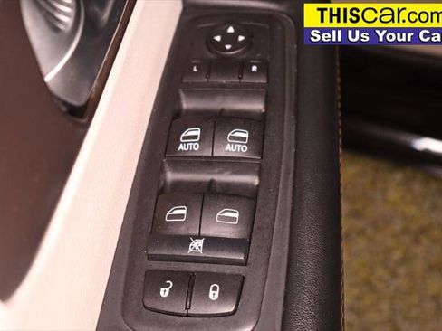 Used 2017 Chrysler Pacifica Touring-L FWD image 32