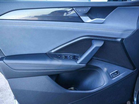 New 2026 Volkswagen Tiguan SE image 31