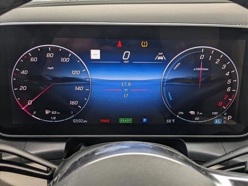 Used 2025 Mercedes-Benz GLC 350e 4MATIC image 10