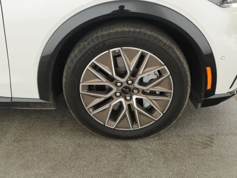 Used 2024 Ford Mustang Mach-E Premium image 12