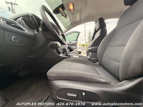 Used 2018 Chevrolet Cruze LT FWD image 15