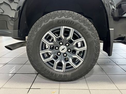 Used 2023 Chevrolet Colorado Z71 w/ Z71 Convenience Package 2 image 9