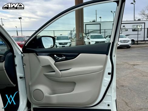 Used 2022 Nissan Rogue Sport SL AWD/4WD image 16