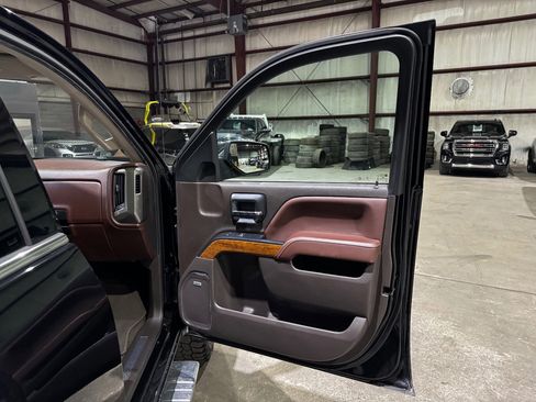 Used 2018 Chevrolet Silverado 1500 High Country image 23