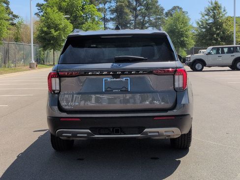 Certified 2025 Ford Explorer Active w/ Active Comfort Package RWD image 5