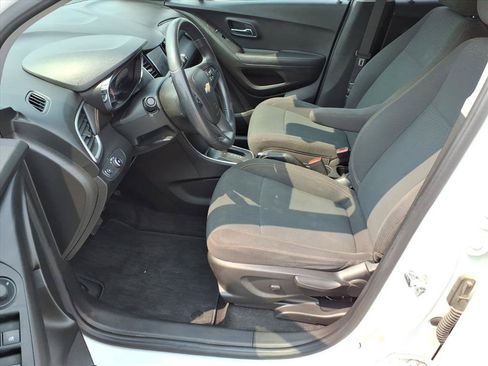 Used 2020 Chevrolet Trax LS w/ Tint and Cruise Package AWD/4WD image 5