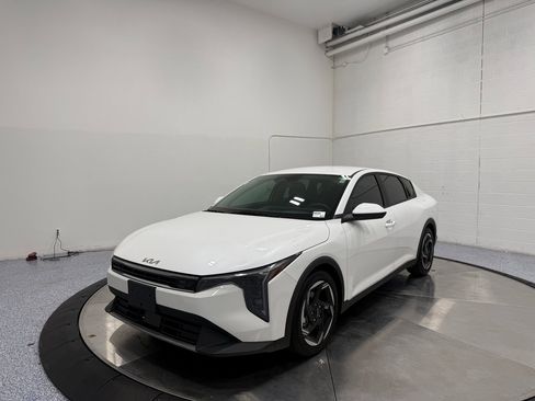 Used 2025 Kia K4 EX image 3
