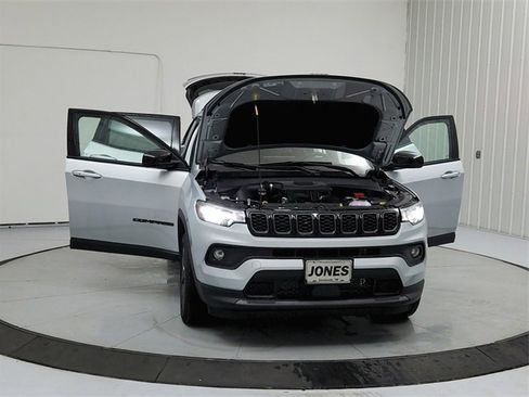 New 2026 Jeep Compass Latitude image 10