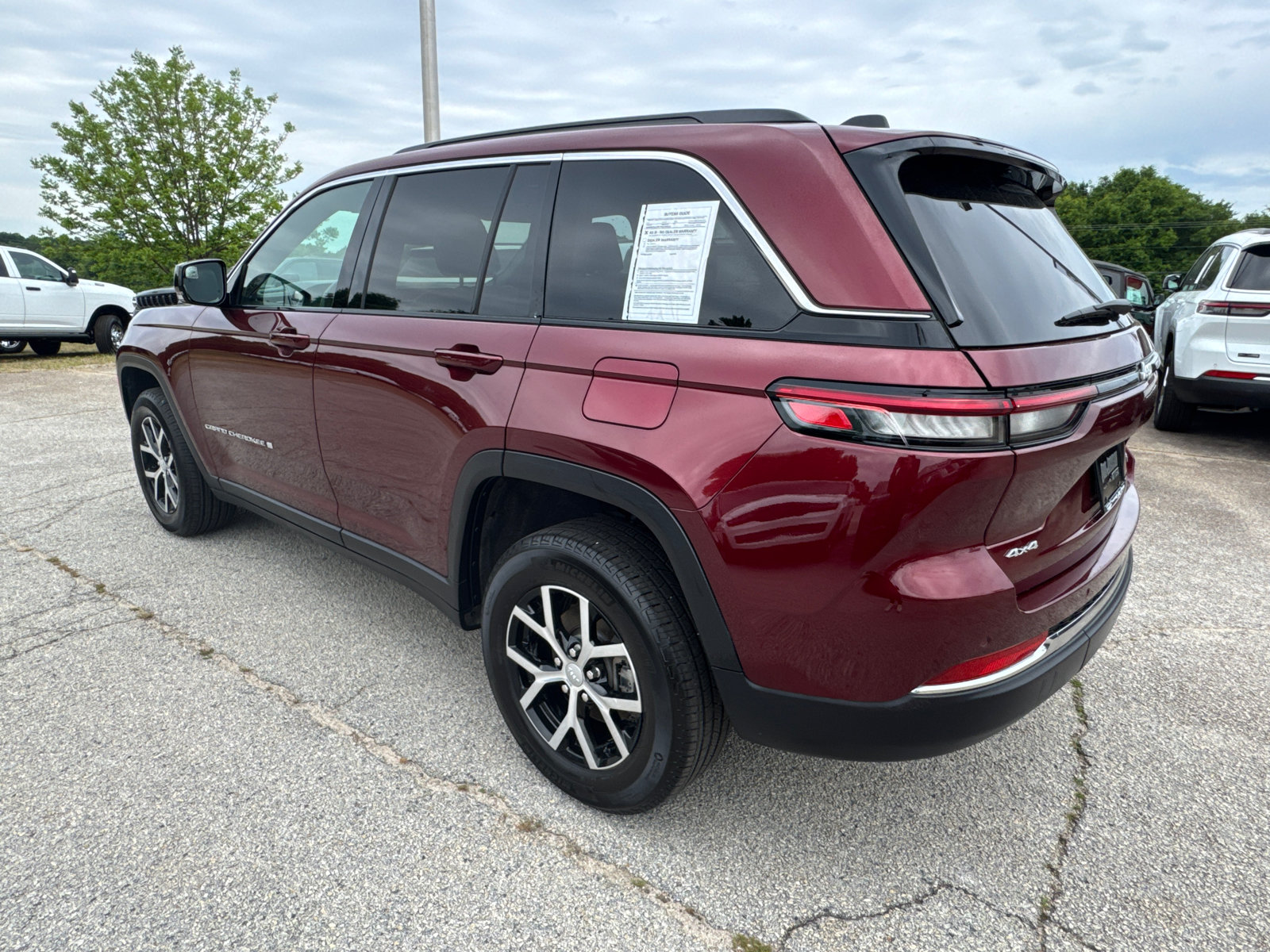 Used 2025 Jeep Grand Cherokee Limited AWD/4WD image 7