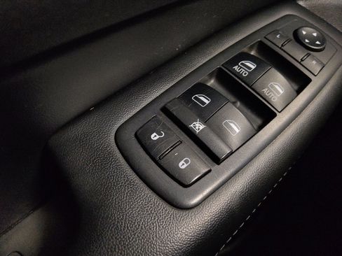 Used 2018 Jeep Grand Cherokee Limited image 27