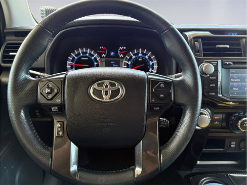 Used 2018 Toyota 4Runner TRD Off-Road Premium w/ Convenience Package AWD/4WD image 11