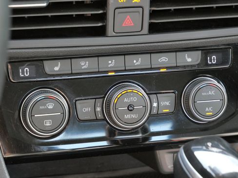 Certified 2024 Volkswagen Jetta SE image 24