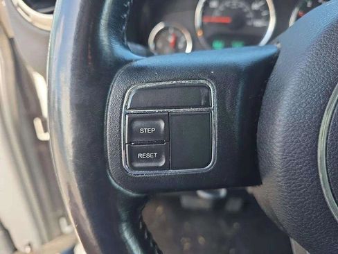 Used 2017 Jeep Wrangler Unlimited Sahara AWD/4WD image 28