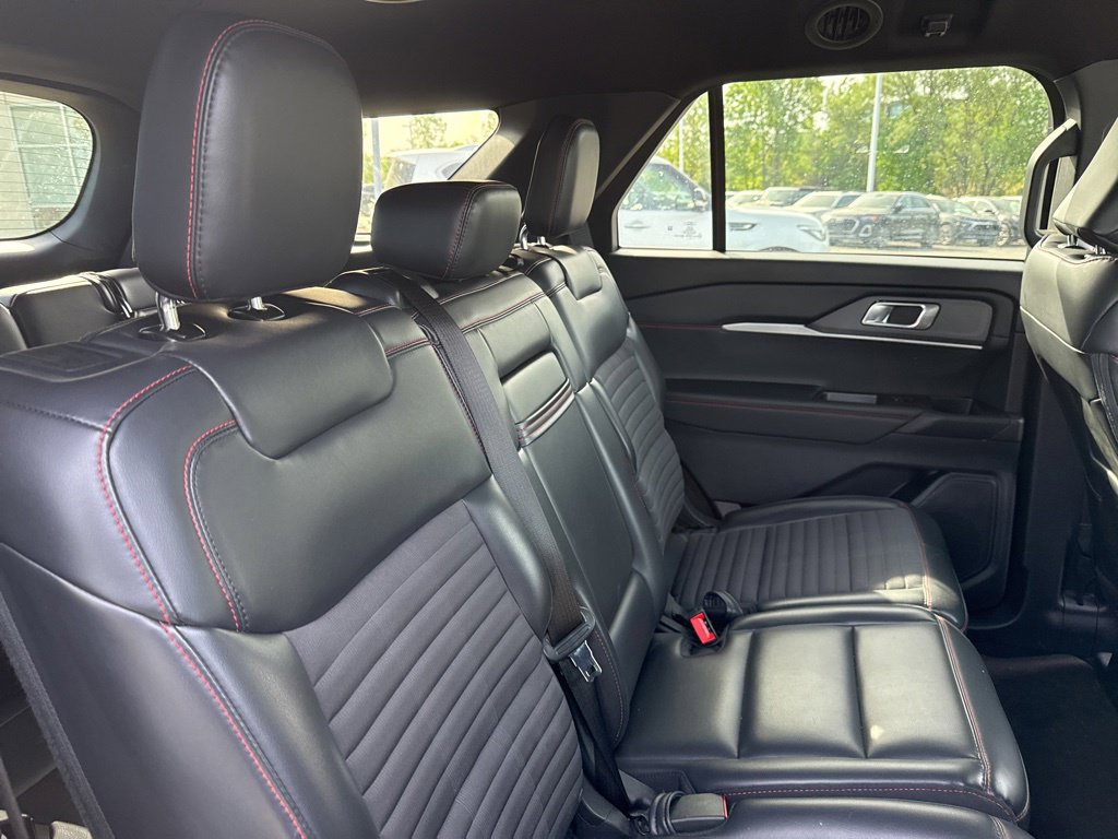 Used 2025 Ford Explorer ST-Line w/ ST-Line Street Pack AWD/4WD image 24
