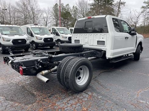 New 2026 Ford F350 XL w/ XL Chrome Package image 3