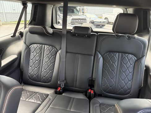Used 2024 Jeep Grand Wagoneer L Series III AWD/4WD image 27