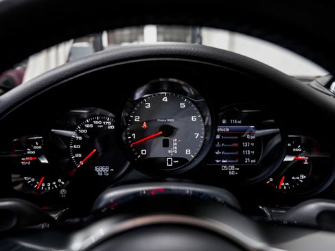 Used 2017 Porsche 911 Carrera S image 11
