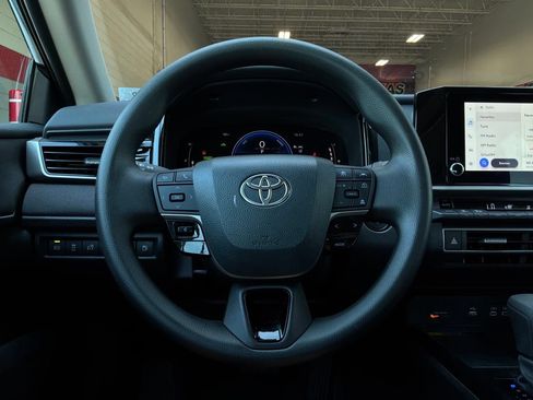 Used 2026 Toyota Camry LE FWD image 31