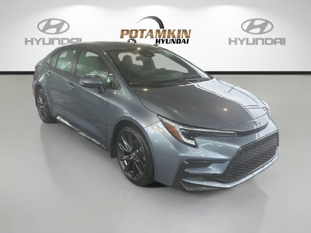 Used 2025 Toyota Corolla SE FWD image 3