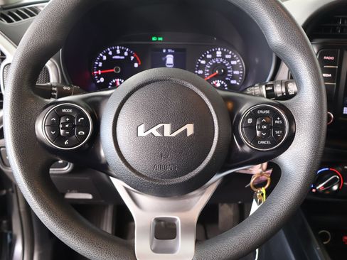 Used 2022 Kia Soul LX w/ Technology Package FWD image 3