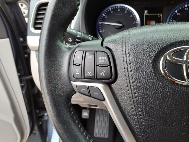 Used 2018 Toyota Highlander XLE AWD/4WD image 16