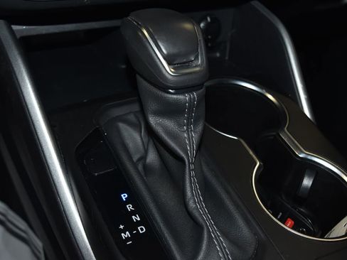 Used 2024 Toyota Highlander AWD image 14