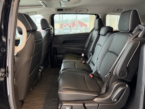 New 2026 Honda Odyssey Touring image 8