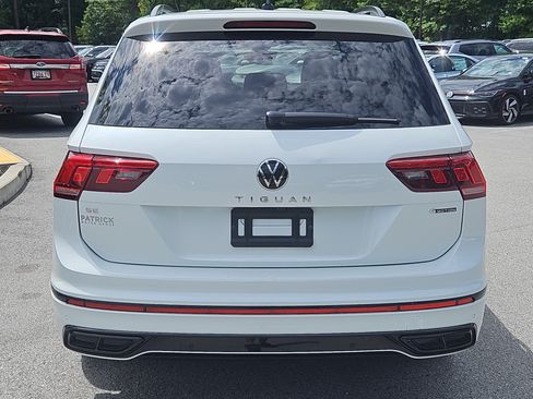 Certified 2024 Volkswagen Tiguan SE R-Line AWD/4WD image 28