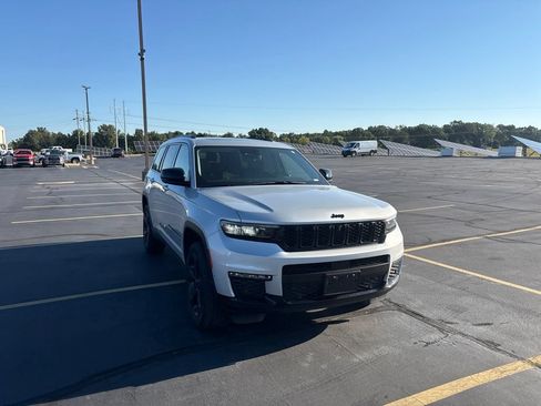 Used 2022 Jeep Grand Cherokee L Limited w/ Luxury Tech Group II AWD/4WD image 6