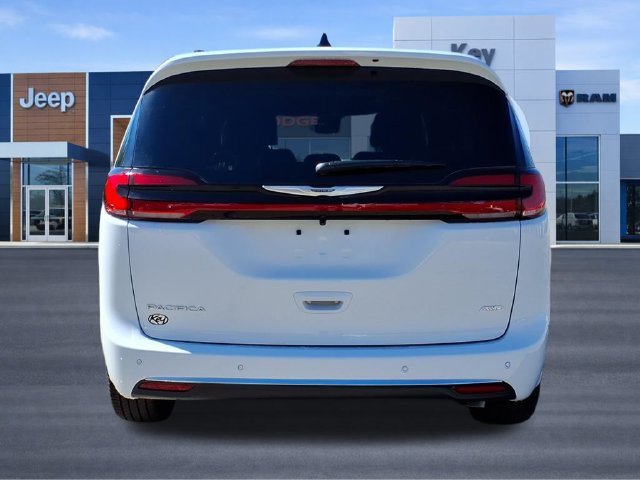 New 2026 Chrysler Pacifica Select AWD/4WD image 6