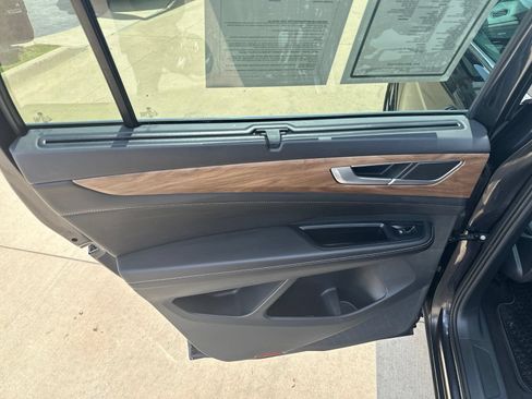 Used 2024 Volkswagen Atlas SE FWD image 14