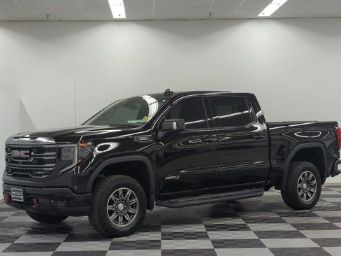 Used 2024 GMC Sierra 1500 AT4 w/ AT4 Preferred Package AWD/4WD image 3