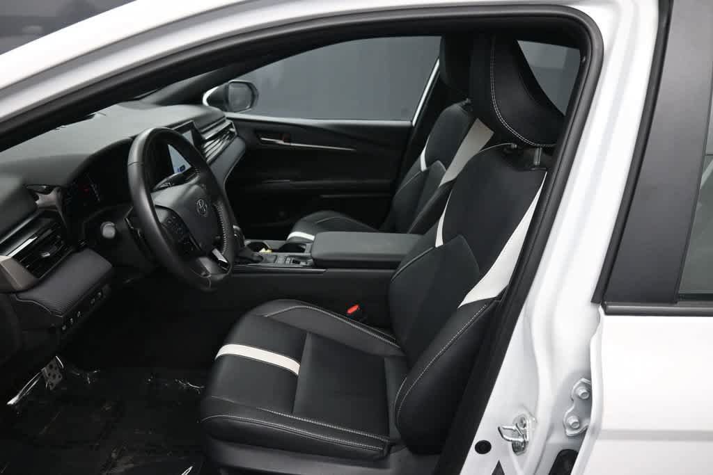 Used 2025 Toyota Camry SE w/ Convenience Package AWD/4WD image 18