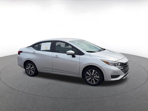 Used 2025 Nissan Versa SV FWD image 2