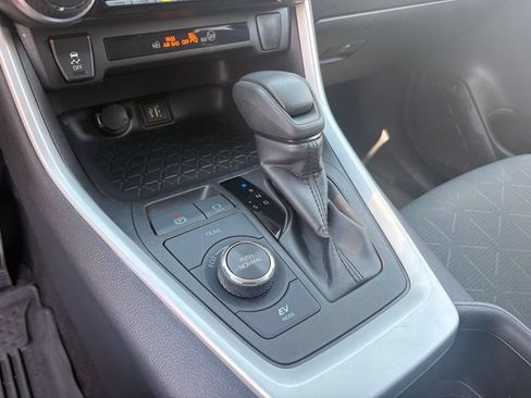 Used 2025 Toyota RAV4 XLE AWD/4WD image 17