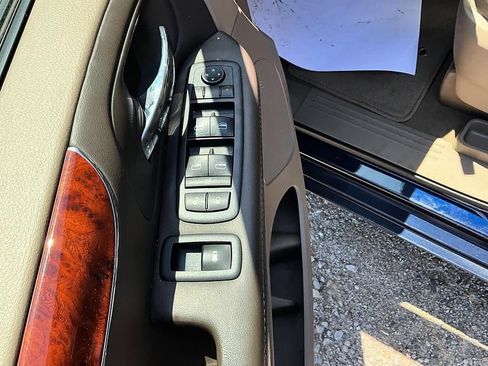 Used 2014 Chrysler Town & Country Touring-L w/ Driver Convenience Group FWD image 14