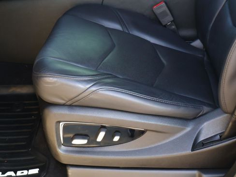 Used 2018 Cadillac Escalade Premium Luxury image 14