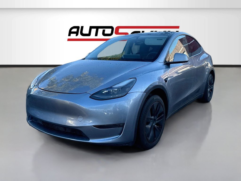 Used 2025 Tesla Model Y Long Range RWD image 3