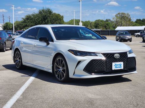 Used 2019 Toyota Avalon XSE FWD image 3