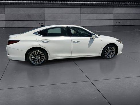 Certified 2024 Lexus ES 350 w/ Technology Package FWD image 9