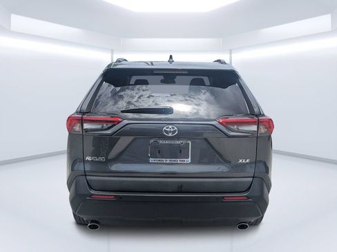 Used 2021 Toyota RAV4 XLE Premium FWD image 4