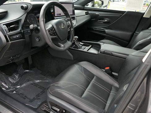 Used 2024 Lexus ES 300h w/ Accessory Package (Z2) image 11